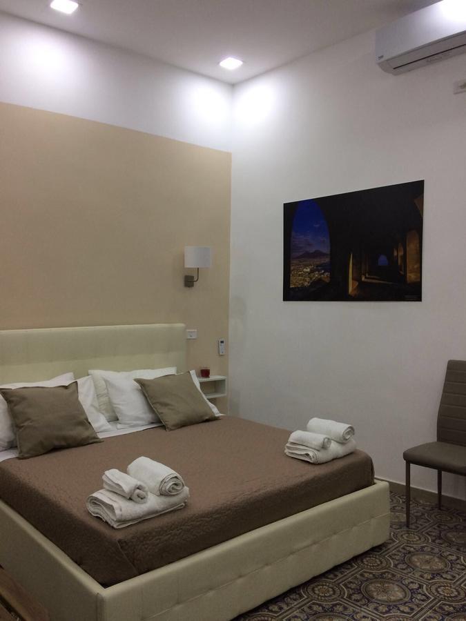 Bed and Breakfast Decumani Prestige à Naples Extérieur photo