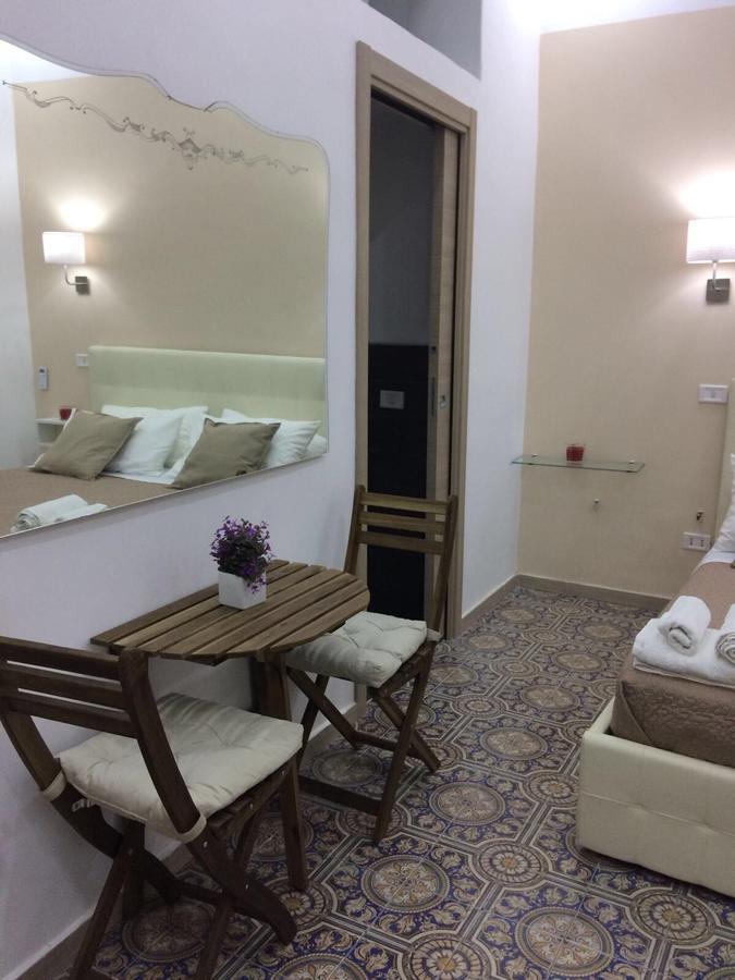 Bed and Breakfast Decumani Prestige à Naples Extérieur photo