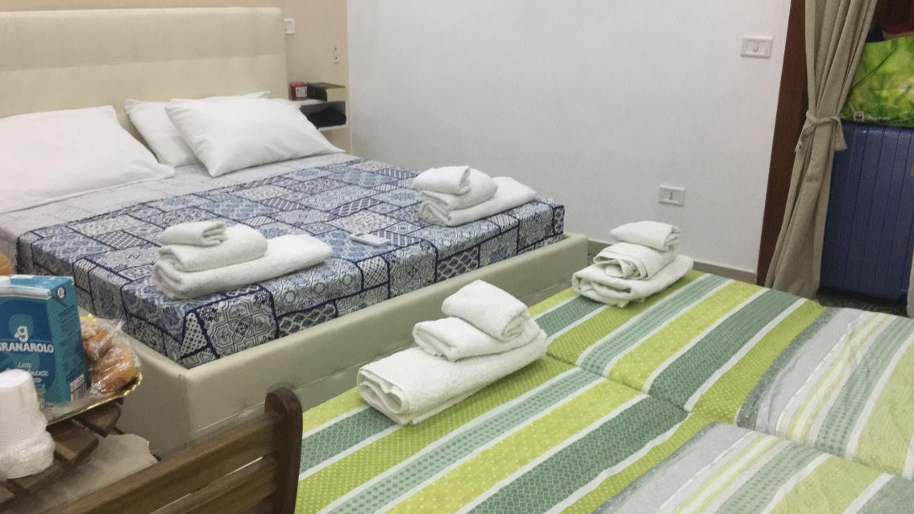 Bed and Breakfast Decumani Prestige à Naples Extérieur photo